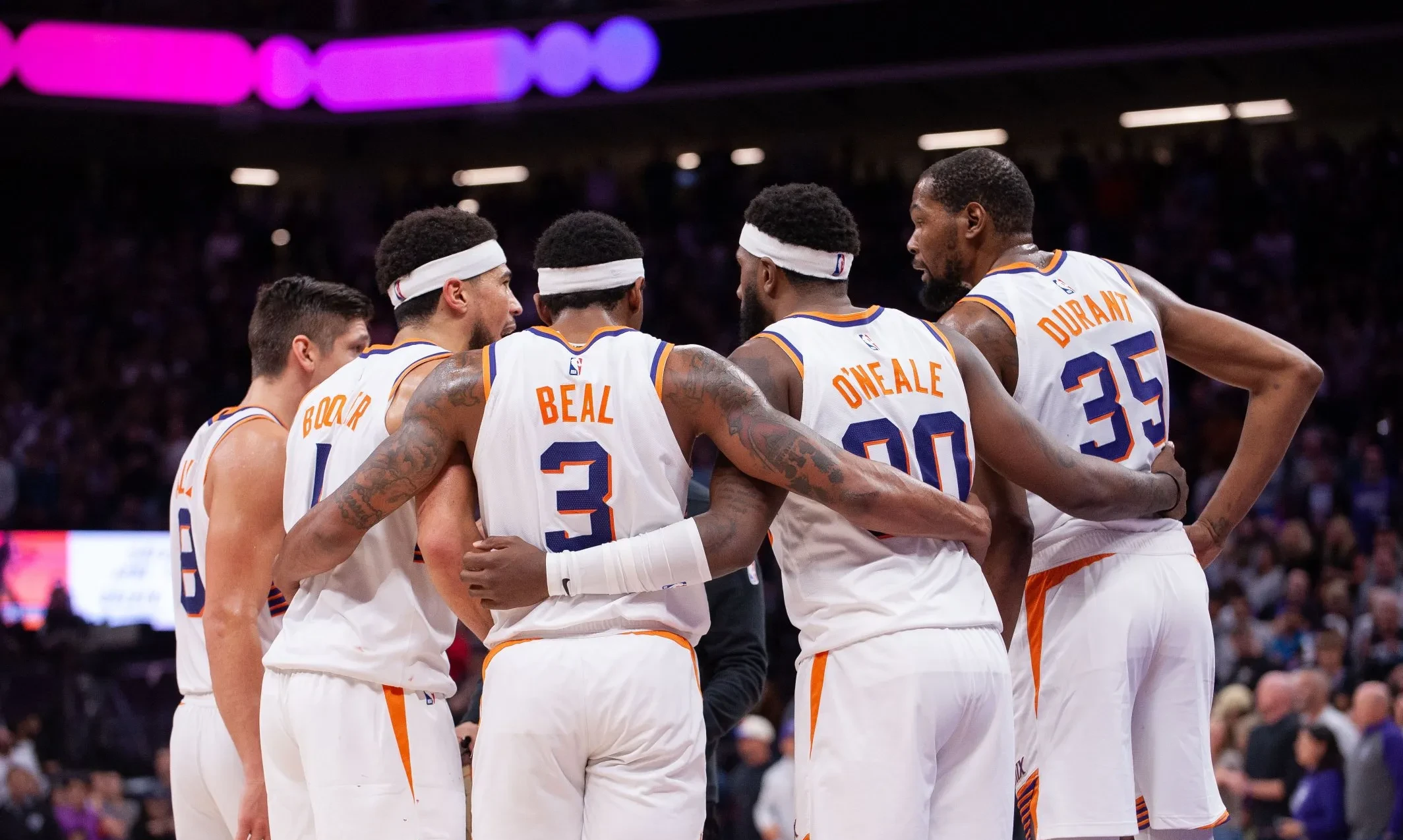 关于集结日NBA总决赛焦点战；迈阿密热火内部沟通；悬念犹存；团队化学反应显著的信息