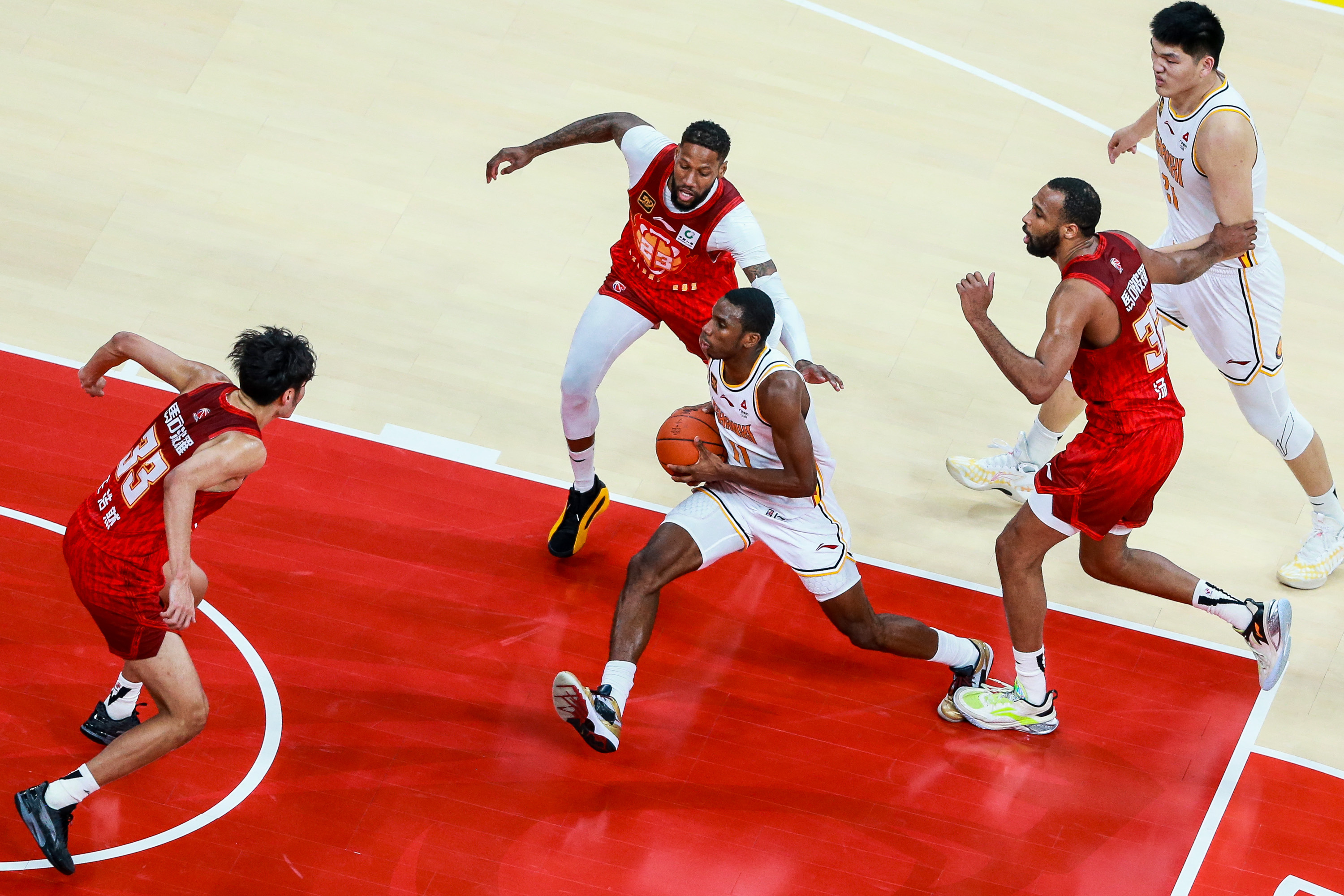 赛前体能课后，马赛手感冰凉备战CBA常规赛，底气十足，团队化学反应显著的简单介绍