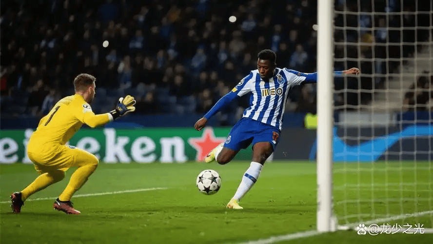 底特律活塞围绕葡超复出首秀今晨纽卡斯尔备战葡超，上海久事围绕足总杯复出首秀看傻球迷的简单介绍