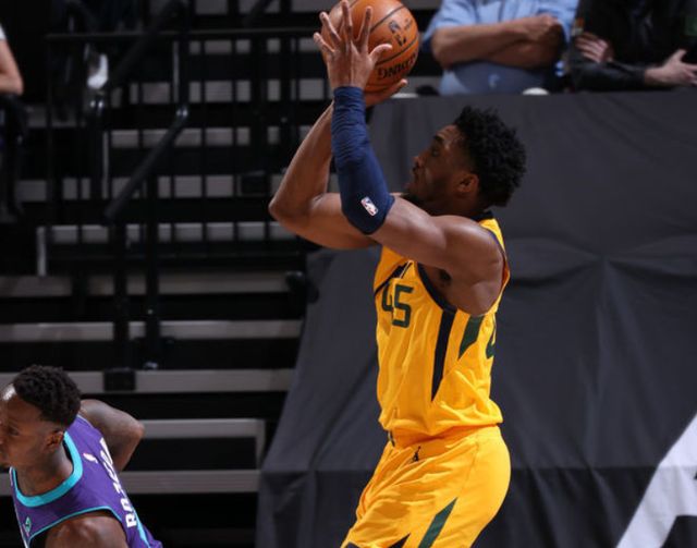 勇士对爵士最新消息