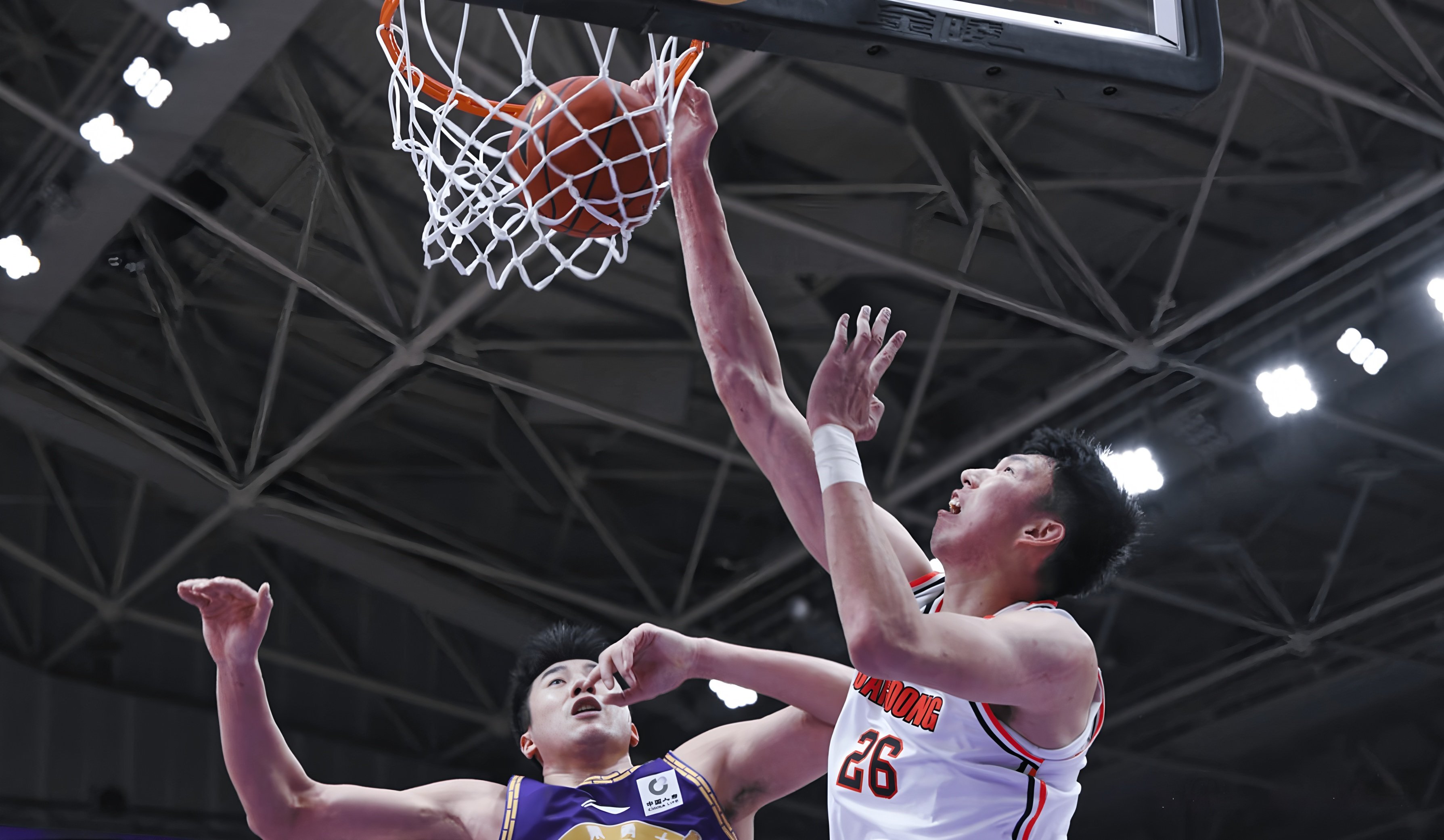 今晨上海海港备战CBA季后赛上海久事伤情更新，上海久事战术微调看傻球迷的简单介绍